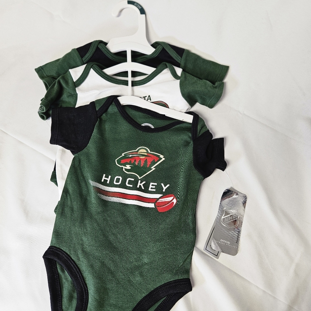 NHL Minnesota Wild 0/3 Onesie Bundle‎